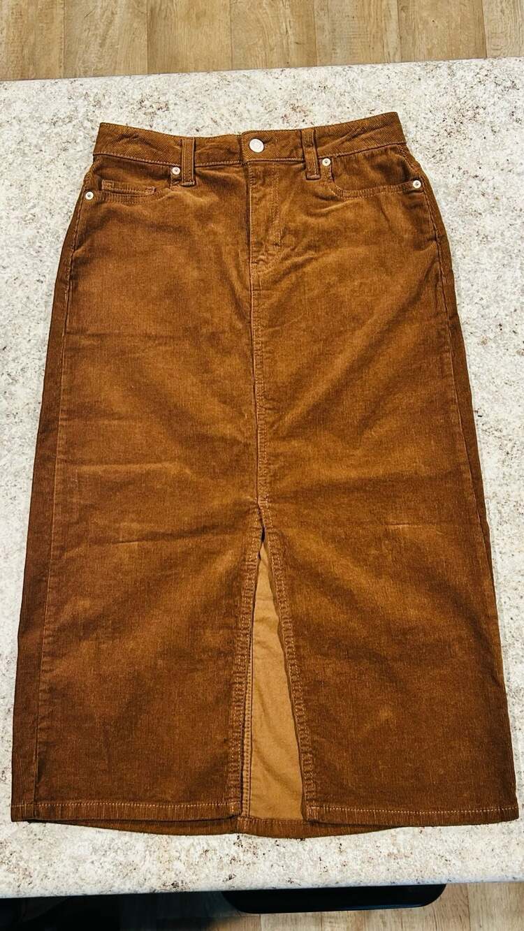 Time and Tru Women's Corduroy Midi Skirt with Front Slit